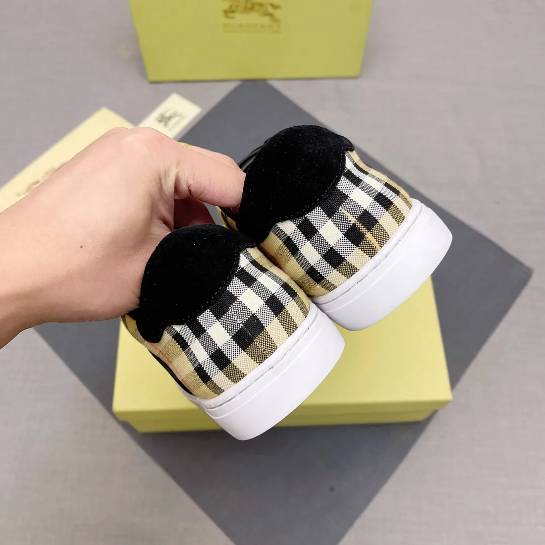 P360 B men's classic low-top sneakers are reinterpreted in Vintage plaid cotton and cowhide materials, decorated with a new brand logo. First-grain cowhide lining, embossed Burberry lettering logo on the heel, original outsole! 38-44 (45 46 customized) No. 019